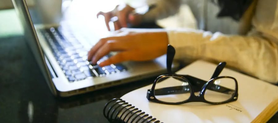 Programa oferece cursos gratuitos sobre IA para professores