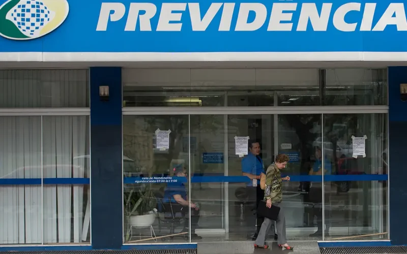 INSS retoma atendimento presencial em agências do país