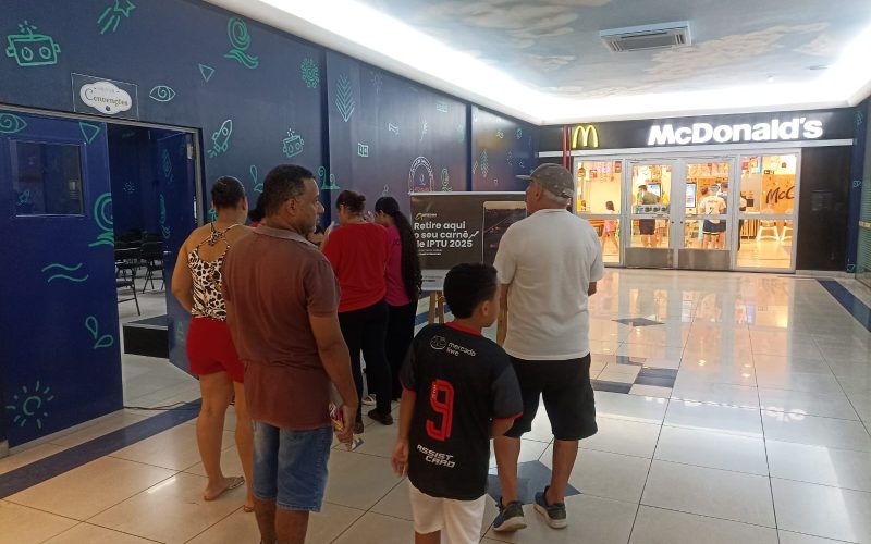 500 cidadãos já retiraram o IPTU. Também tem plantão no shopping