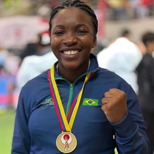 Karateka andradinense Anna Beatriz é campeã Pan-Americana por equipe