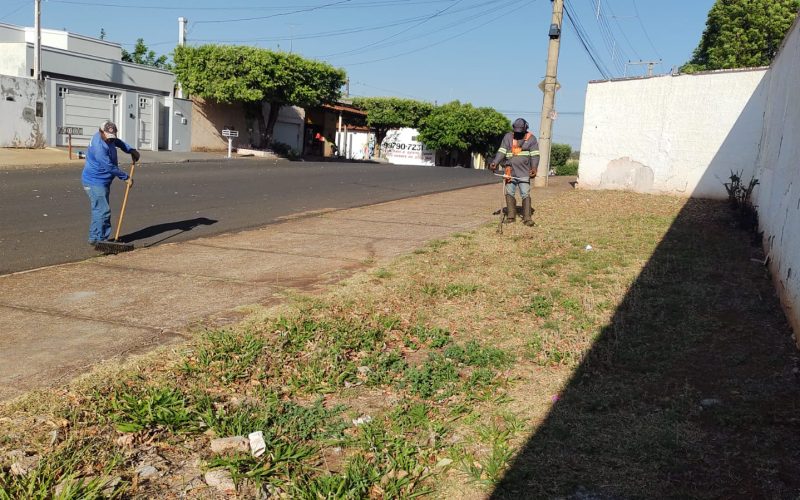 Prefeitura de Andradina intensifica limpeza de mato em áreas públicas