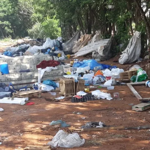 Para evitar aumento de casos de Dengue prefeitura de Andradina alerta sobre descarte irregular de lixo