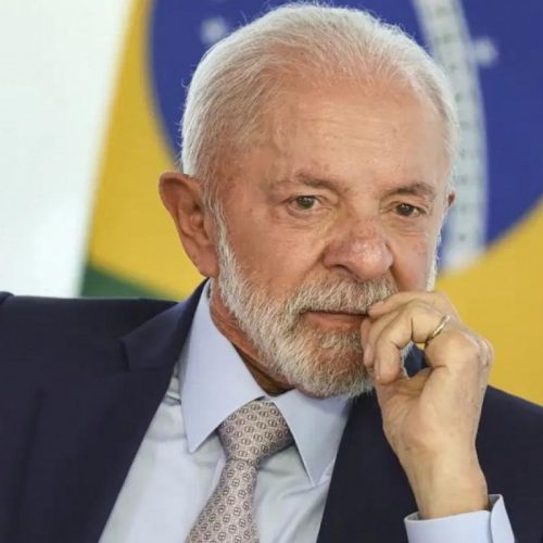 Lula abre vantagem e venceria Flávio Bolsonaro por 44% a 38%