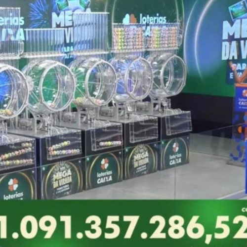 Dois bolões também foram contemplados. Um de 18 cotas foi registrado em Franco da Rocha. Desses, 17 já retiraram o prêmio. Apenas um ganhador não compareceu para receber sua parte.

Outro bolão de 10 cotas, feito em Ponta Porã, em Mato Grosso do Sul, foi contemplado. Todos os apostadores já se apresentaram para o recebimento do prêmio.

De acordo com a Caixa, os prêmios prescrevem 90 dias após a data do sorteio que, no caso do concurso 2955, realizado em 1° de janeiro, será dia 1° de abril. Após esse prazo, os valores são repassados ao tesouro nacional para aplicação no Fies (Fundo de Financiamento ao Estudante do Ensino Superior).