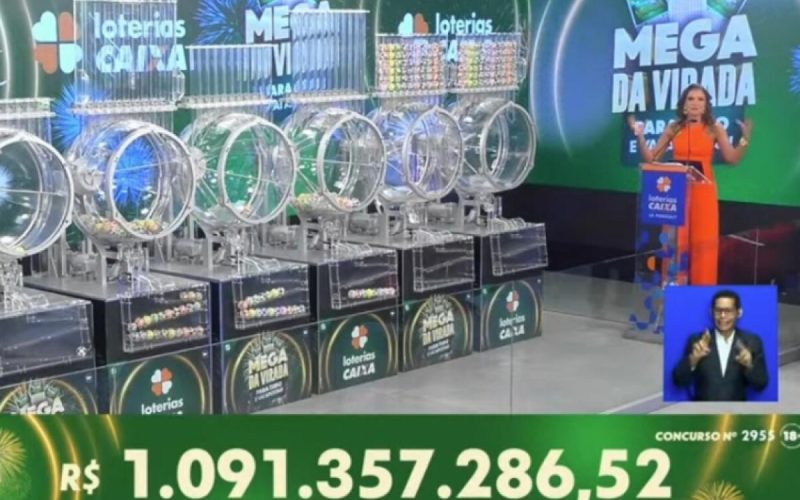 Dois bolões também foram contemplados. Um de 18 cotas foi registrado em Franco da Rocha. Desses, 17 já retiraram o prêmio. Apenas um ganhador não compareceu para receber sua parte.

Outro bolão de 10 cotas, feito em Ponta Porã, em Mato Grosso do Sul, foi contemplado. Todos os apostadores já se apresentaram para o recebimento do prêmio.

De acordo com a Caixa, os prêmios prescrevem 90 dias após a data do sorteio que, no caso do concurso 2955, realizado em 1° de janeiro, será dia 1° de abril. Após esse prazo, os valores são repassados ao tesouro nacional para aplicação no Fies (Fundo de Financiamento ao Estudante do Ensino Superior).