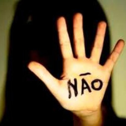 Homem é preso acusado de passar a mão em perna de mulher em ônibus