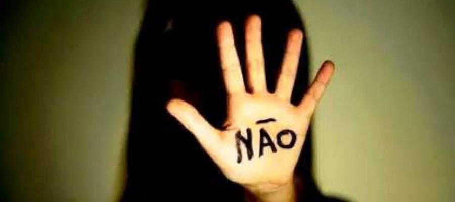 Homem é preso acusado de passar a mão em perna de mulher em ônibus