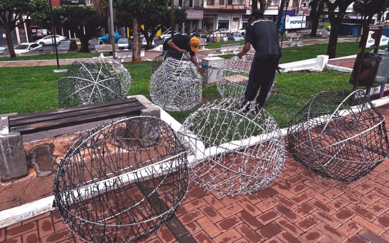 Andradina dá início à iluminação de Natal pela Praça Moura Andrade