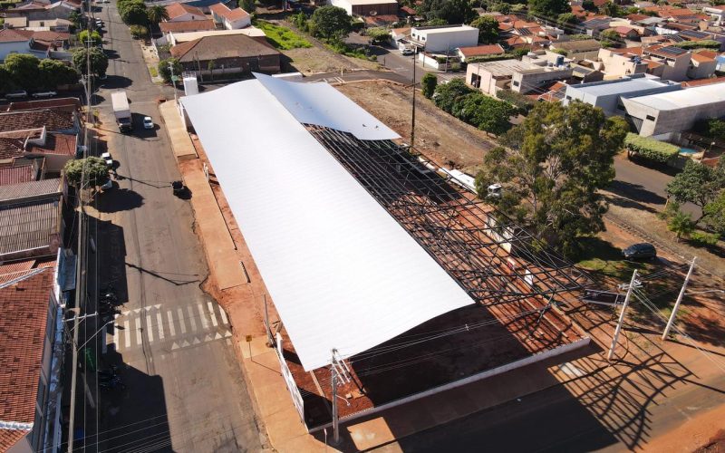 Começa a cobertura do Mercadão de Andradina
