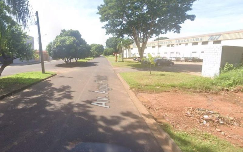 Mulher morre a bater de moto em ônibus