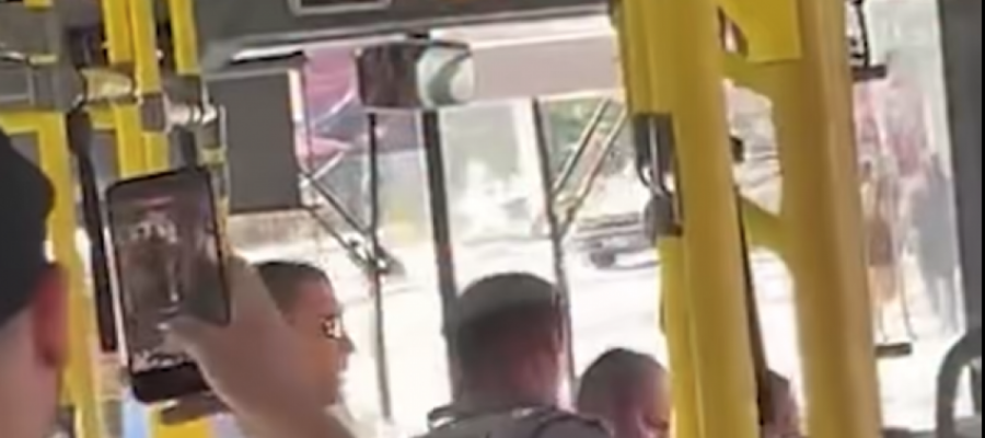 Motorista de ônibus é retirado à força após buzinar para viatura