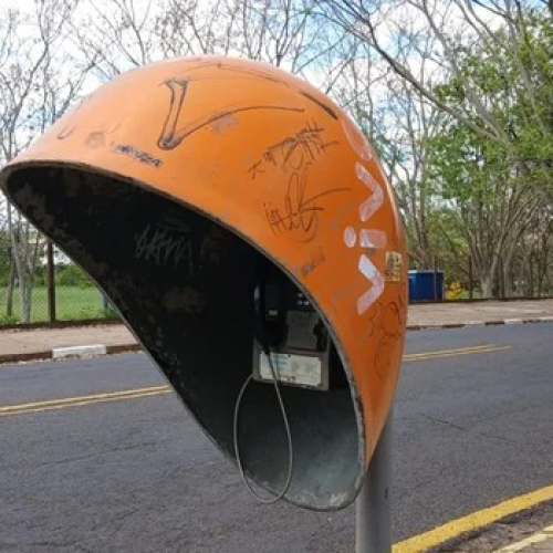 Orelhões começam a desaparecer das ruas do Brasil a partir de janeiro
