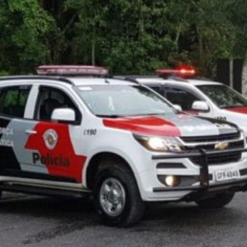 Pai fez filhos reféns por causa de mensagens no celular da esposa