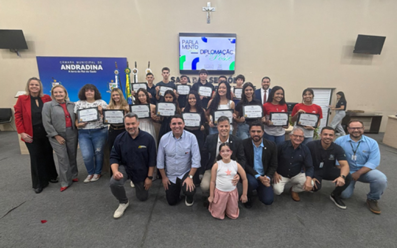 Parlamento Jovem de Andradina diploma e empossa sua primeira turma
