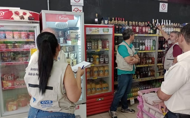 Vigilância Sanitária realiza ação preventiva em Pereira Barreto devido a casos de intoxicação por metanol na região