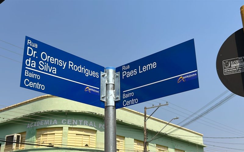 Trânsito mais seguro: Prefeitura de Andradina substitui mais de 150 placas no Centro