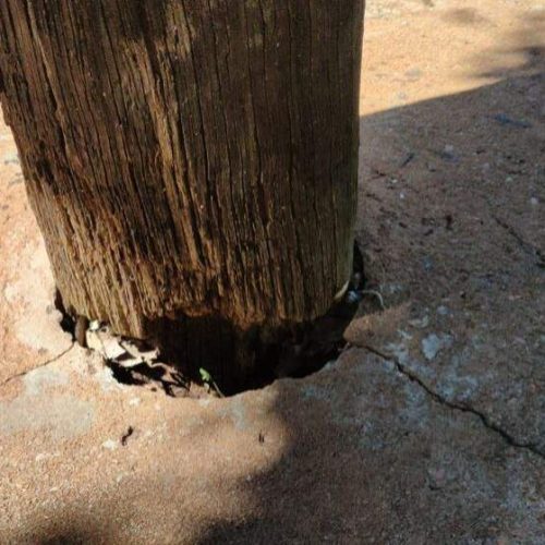 Moradores do Santo Antônio convivem com risco de queda de poste de energia; Neoenergia ignora a situação