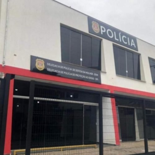 Mulher é atacada com 23 facadas em Valparaíso; ex foge após crime