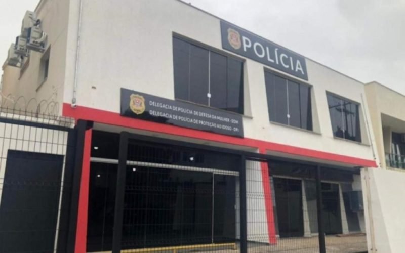 Mulher é atacada com 23 facadas em Valparaíso; ex foge após crime
