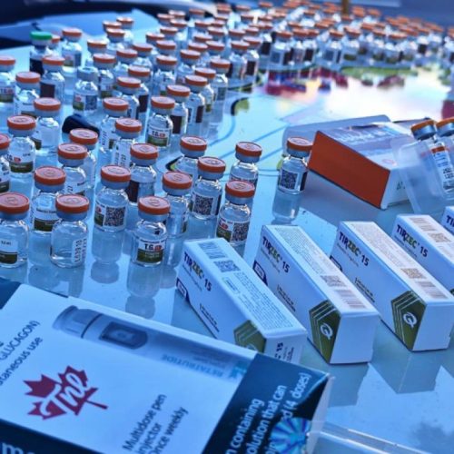 Remédios em ovo de Páscoa e urso de pelúcia levam mulher à prisão