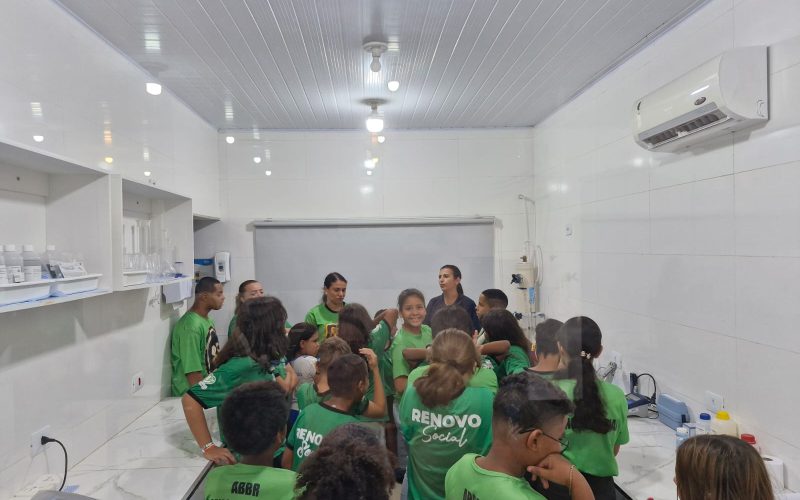 Crianças do Projeto Renovo Social participam de visita à ETA em Andradina