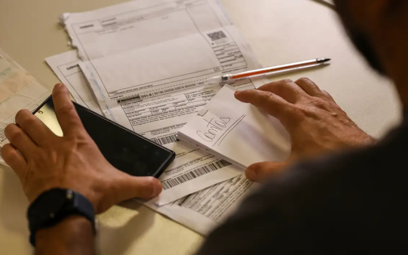 Salário mínimo de R$ 1.621 começa a ser pago nesta segunda