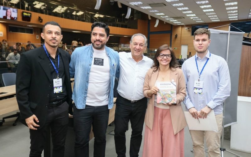 Escola do Parlamento de Andradina recebe selo estadual de reconhecimento