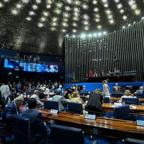 Senado aprova projeto que proíbe descontos em benefícios do INSS