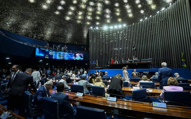 Senado aprova projeto que proíbe descontos em benefícios do INSS