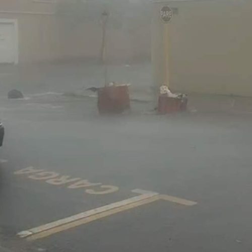 Temporal com ventania provoca estragos em Andradina