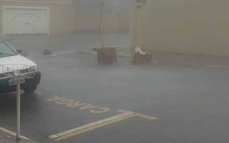 Temporal com ventania provoca estragos em Andradina