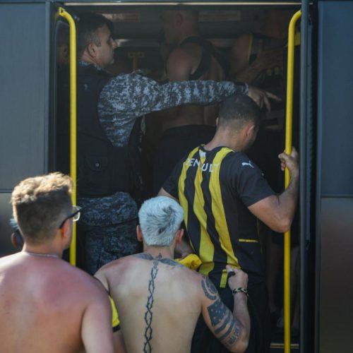 Justiça mantém 21 torcedores do Peñarol presos no Rio de Janeiro