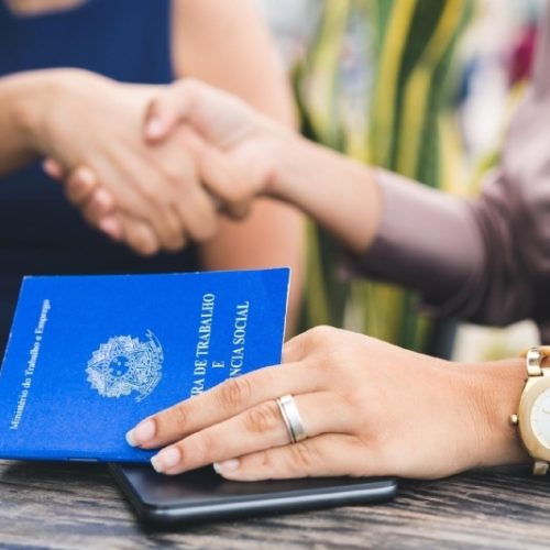 82 novas oportunidades de emprego nesta segunda (24)
