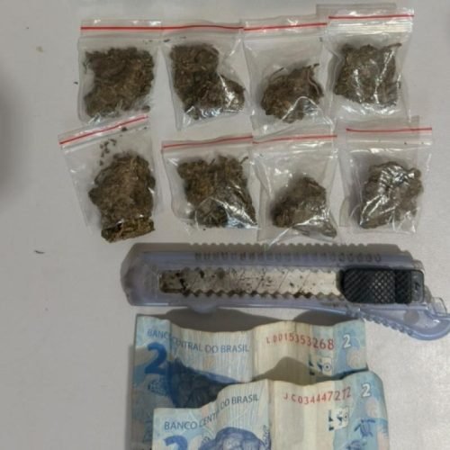 Mulher é presa por tráfico após venda de droga a adolescente