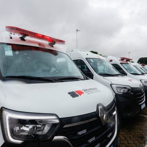 Tarcísio atende pedido do prefeito e libera van para transporte de pacientes